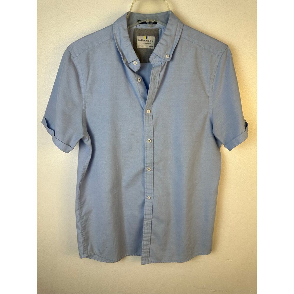 Larsson & Co men's light blue, short-sleeve button-down shirt Size small